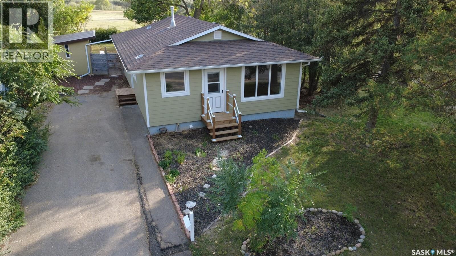 Property Photo:  1200 Dahl Street E  SK S9H 3Z3 