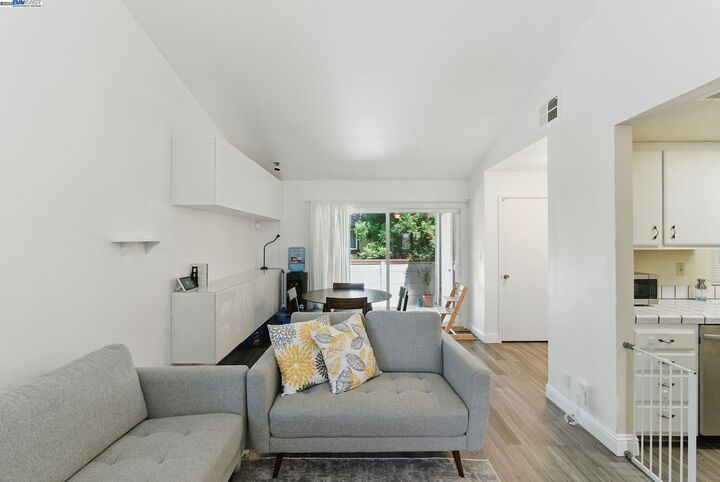 6198 Civic Terrace Ave A  Newark CA 94560 photo