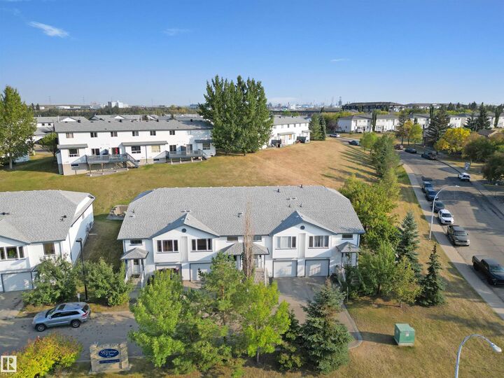 Property Photo:  1391 Hermitage Road NW  AB T5A 4S1 
