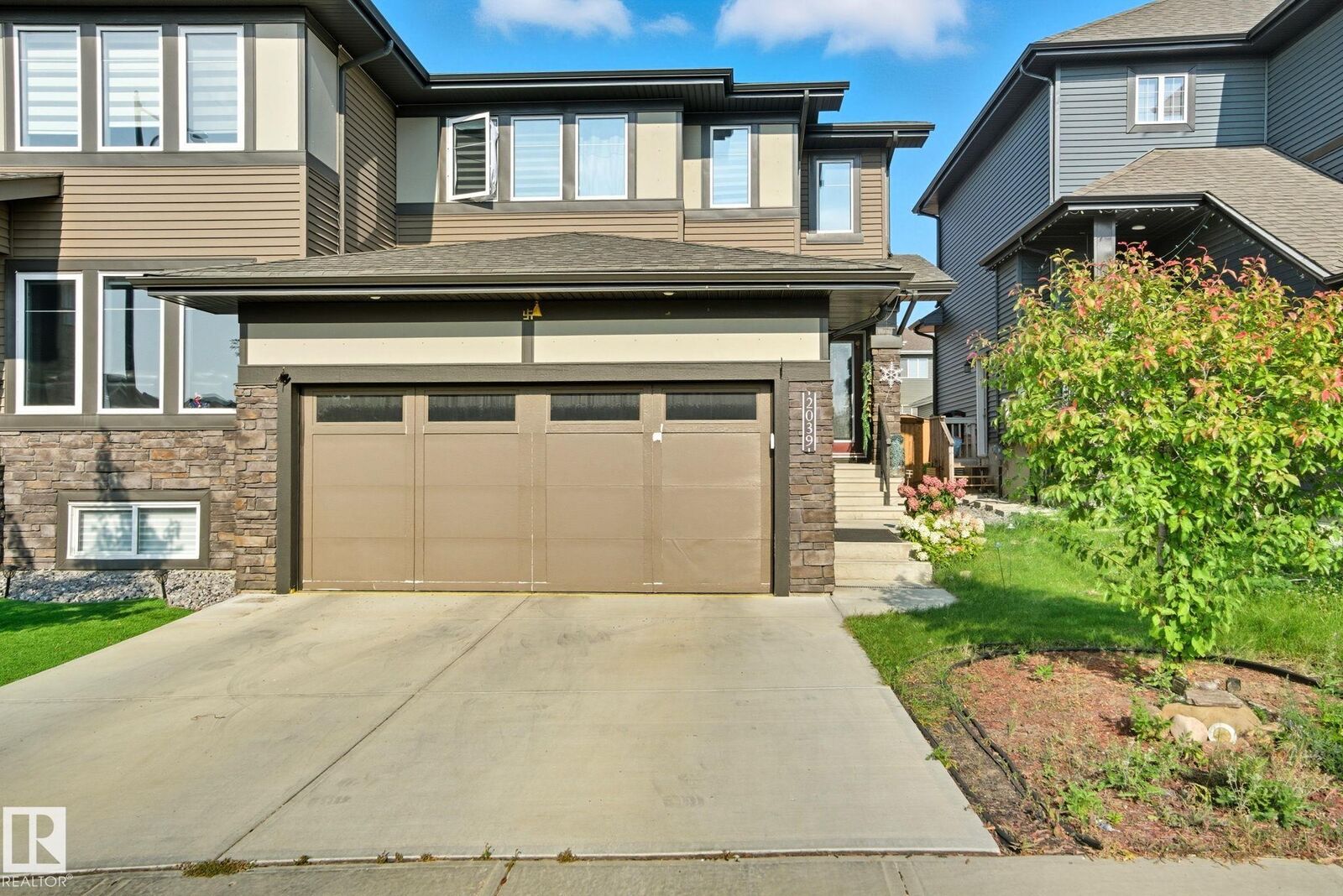 Property Photo:  2039 Wonnacott Way SW  AB T6X 2J4 