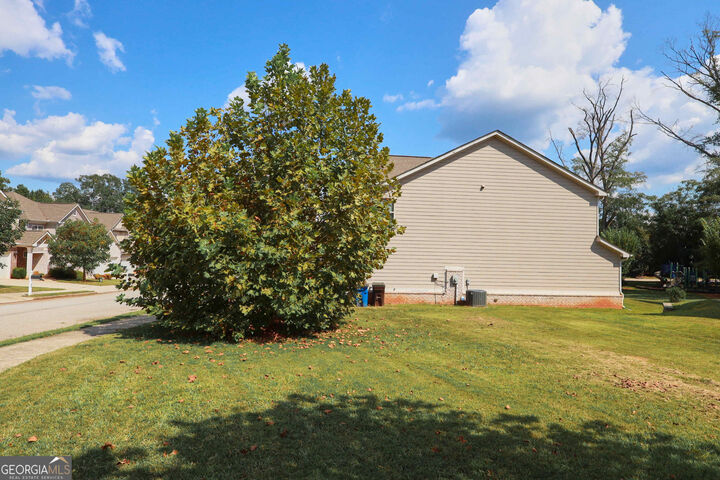 Property Photo: 191 Daisy Circle GA 30252