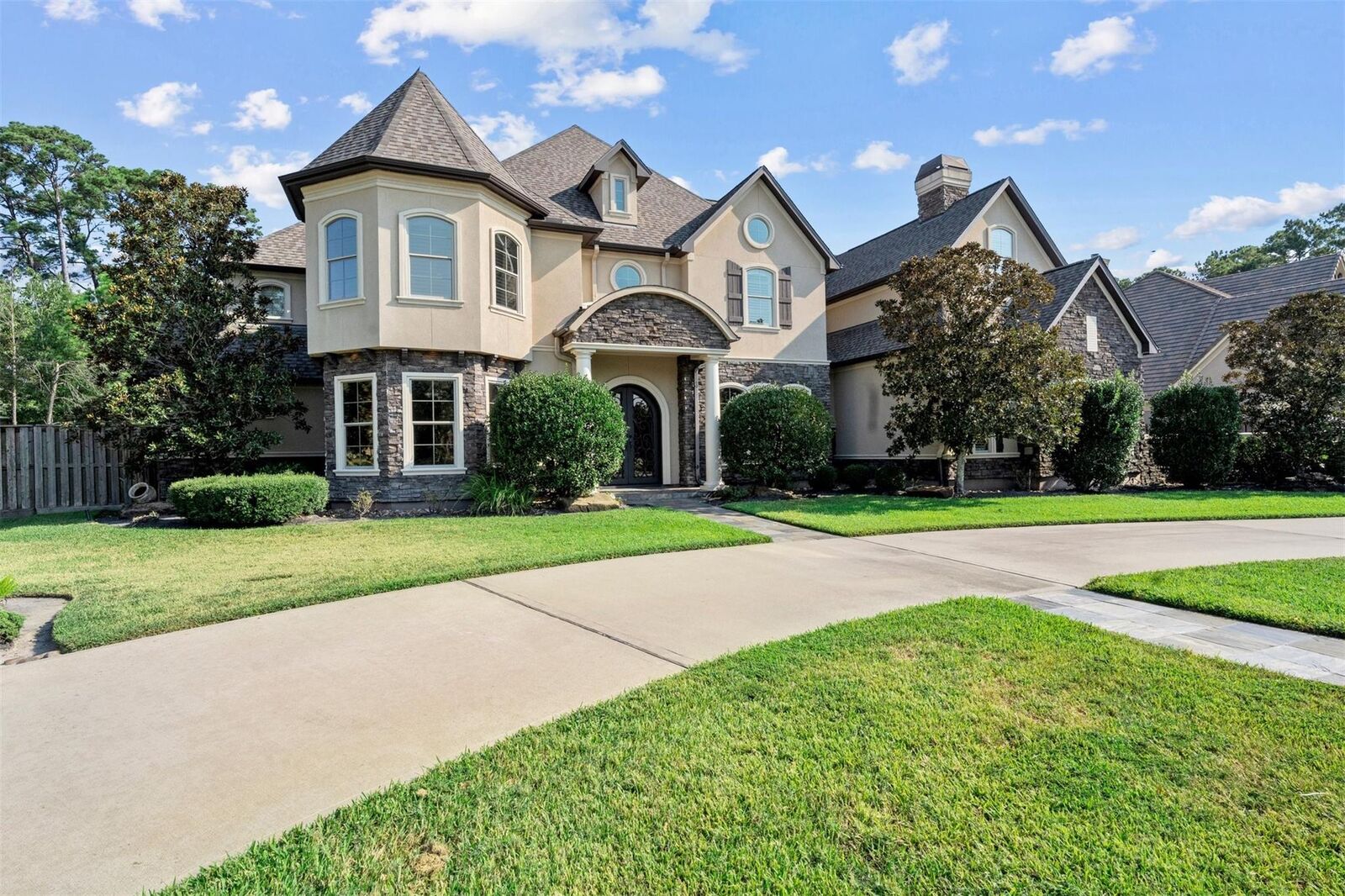 Property Photo: 10 Oak Cove Lane TX 77346