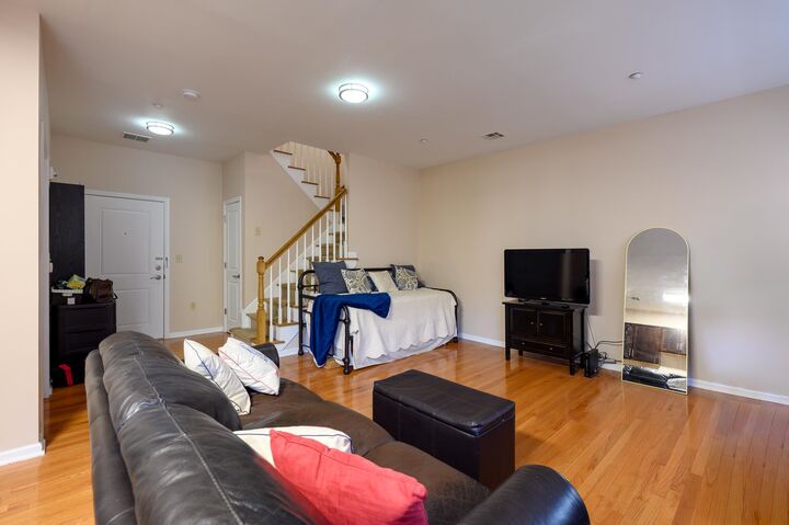 Property Photo:  25 Duncan Ave 204  NJ 07304 