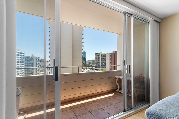 Property Photo:  780 Amana Street 1102  HI 96814 