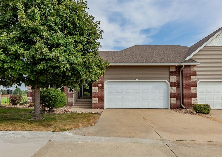 Property Photo:  218 NE Eaglewood Drive  IA 50021 