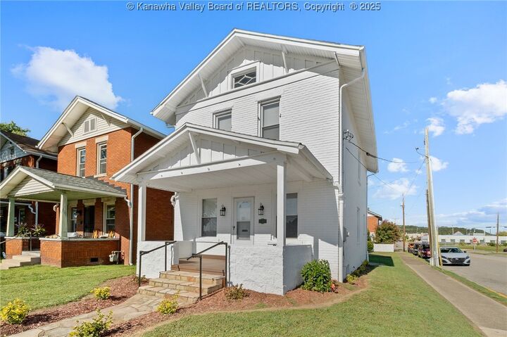 Property Photo:  202 Kanawha Boulevard  WV 25302 