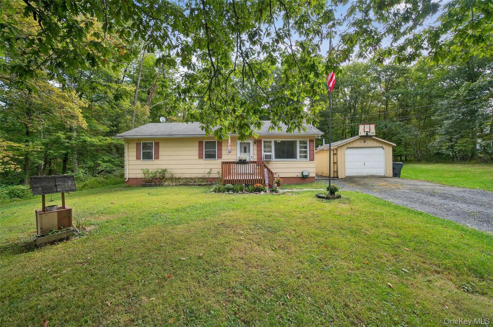 Property Photo:  68 Quannacut Road  NY 12566 