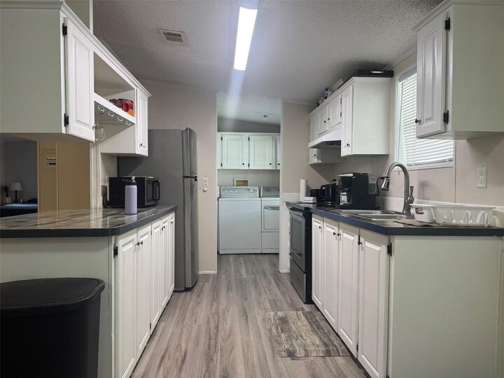 Property Photo:  447 Oak Ridge W  FL 33801