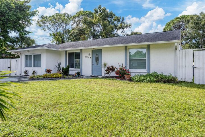 Property Photo: 4704 Selma Street FL 34232
