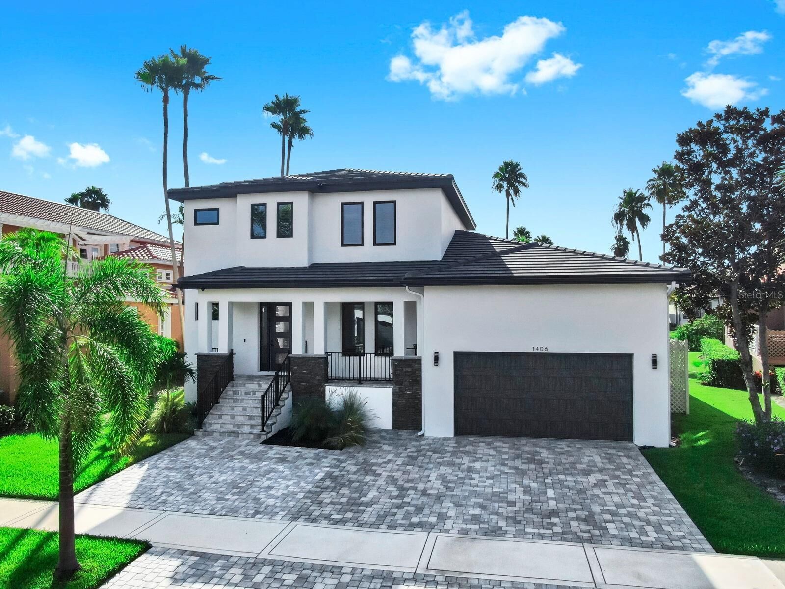 Property Photo: 1406 Alhambra Drive FL 33572