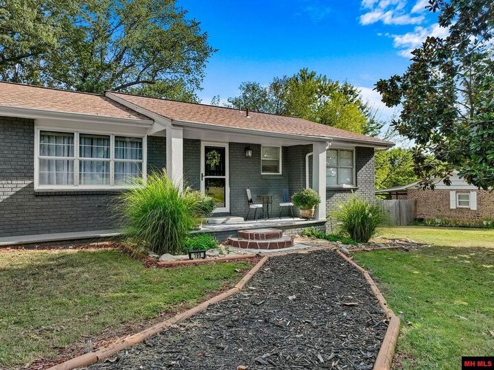 Property Photo:  199 W Wade Avenue  AR 72653 