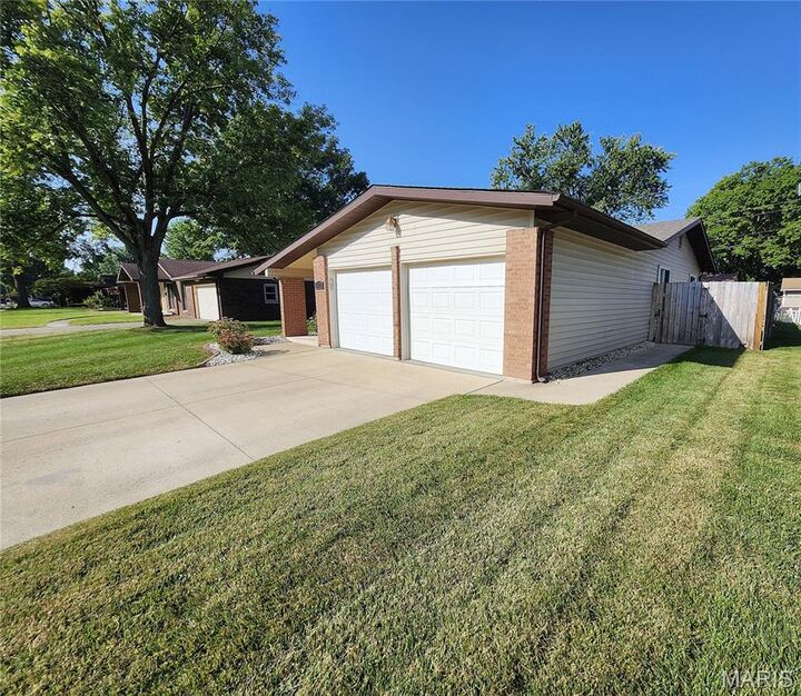 Property Photo:  3247 Erin Drive  IL 62040 