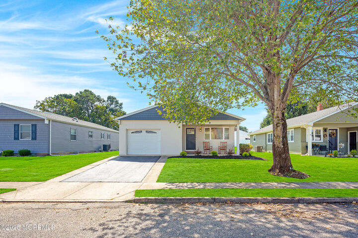 Property Photo:  9 Banning Court  NJ 08757 