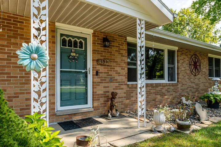 Property Photo:  4537 Stanley Avenue  MI 49098 