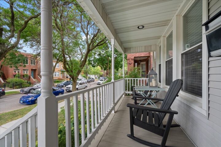Property Photo:  2426 W Winona Street  IL 60625 
