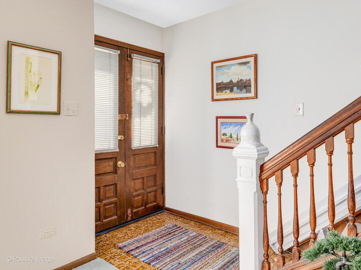 Property Photo:  1105 W Hillgrove Avenue 1105  IL 60525 