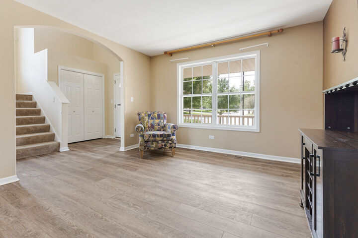 Property Photo:  675 Hunters  Path  IL 60152 