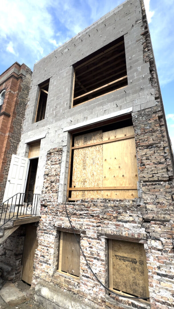 Property Photo:  