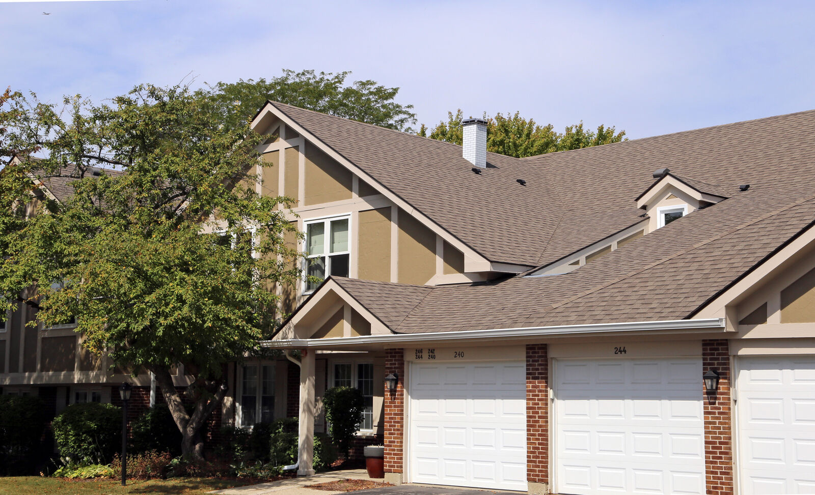 Property Photo:  240 Southwick Court 240  IL 60061 