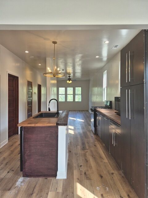 Property Photo:  8144 S Brandon Avenue 2  IL 60617 