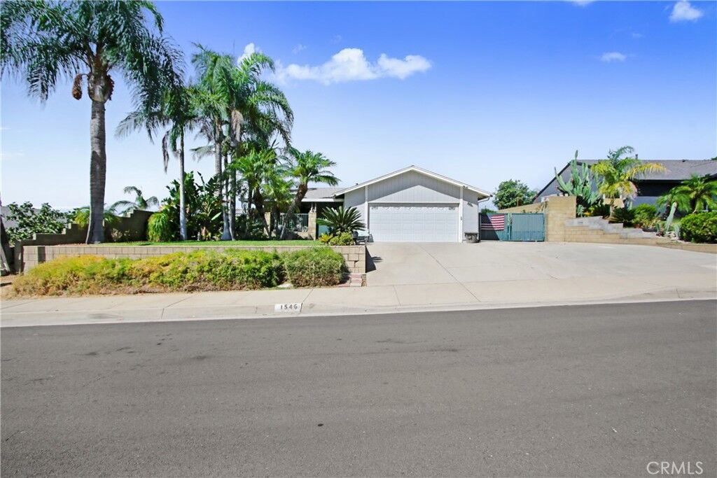 Property Photo:  1546 E Redwood Avenue  CA 91762 