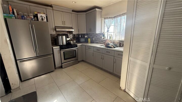 Property Photo: 116 N Holly CA 90221