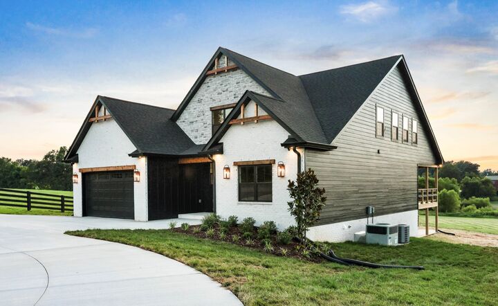 Property Photo:  230 Hall Ct  TN 37010