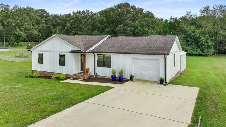 Property Photo:  193 Timberlake Dr  TN 37330 