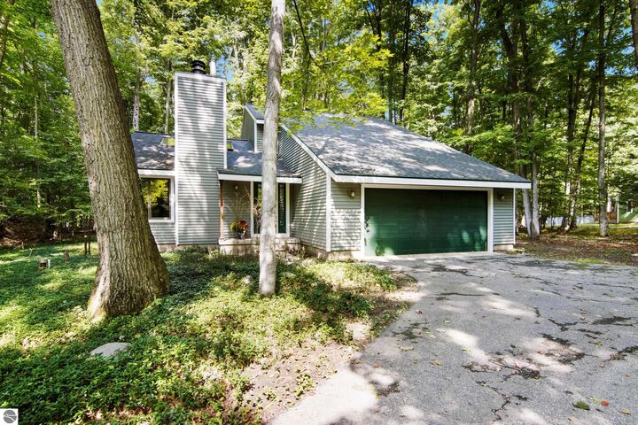 2345 Kenona Woods Drive  Traverse City MI 49696 photo