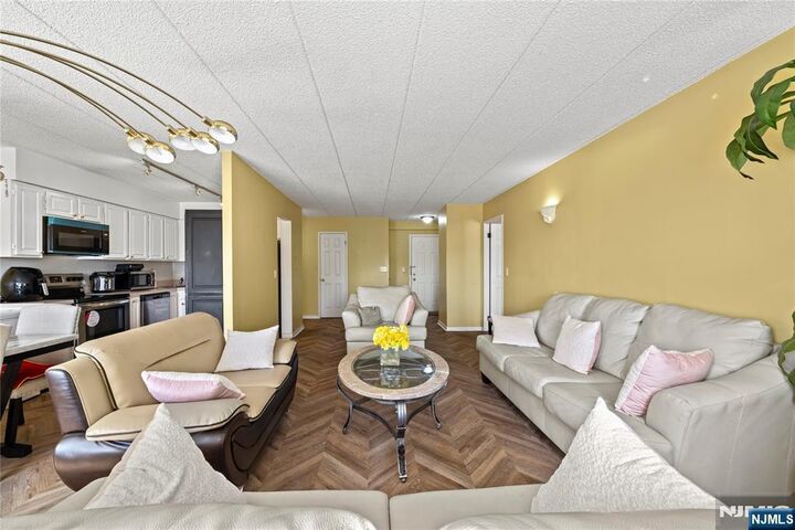 Property Photo:  290 Anderson Street 5D  NJ 07601 