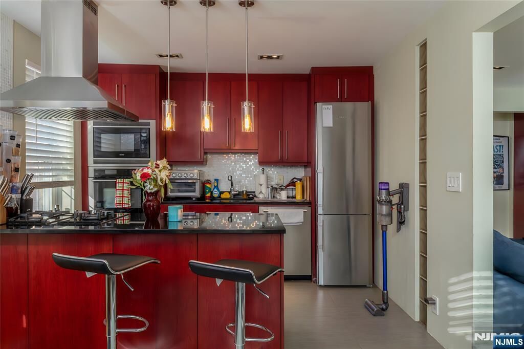 Property Photo:  126 Hackett Place 204B  NJ 07070 