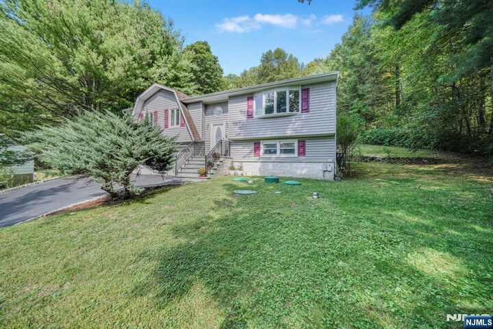 Property Photo:  18 Juniper Terrace  NJ 07456