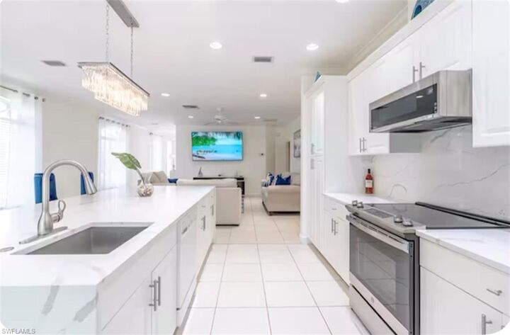 Property Photo: 593 106th Ave N FL 34108