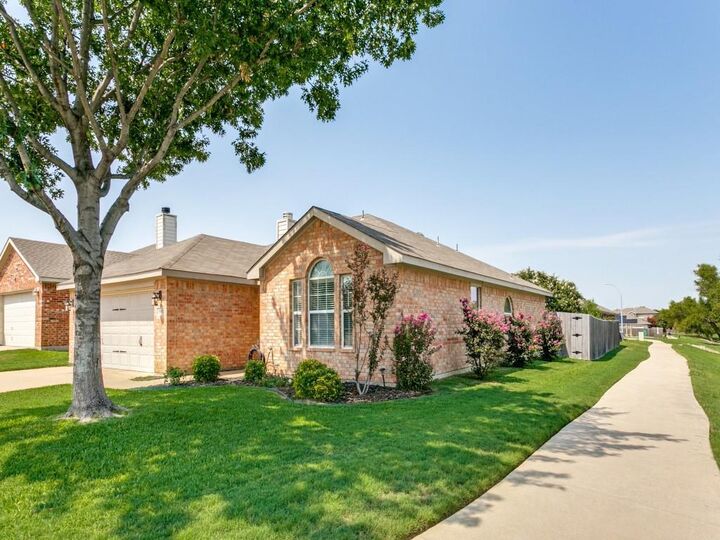 Property Photo: 3813 Vista Greens Drive TX 76244