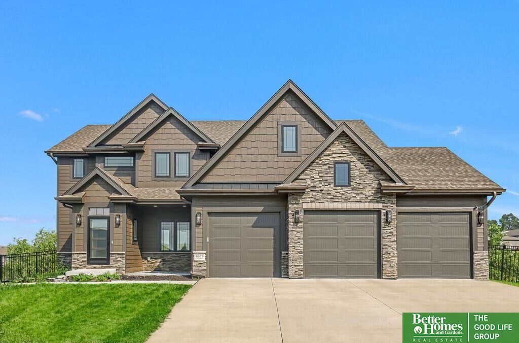Property Photo:  9929 S 103 Avenue Circle  NE 68046 