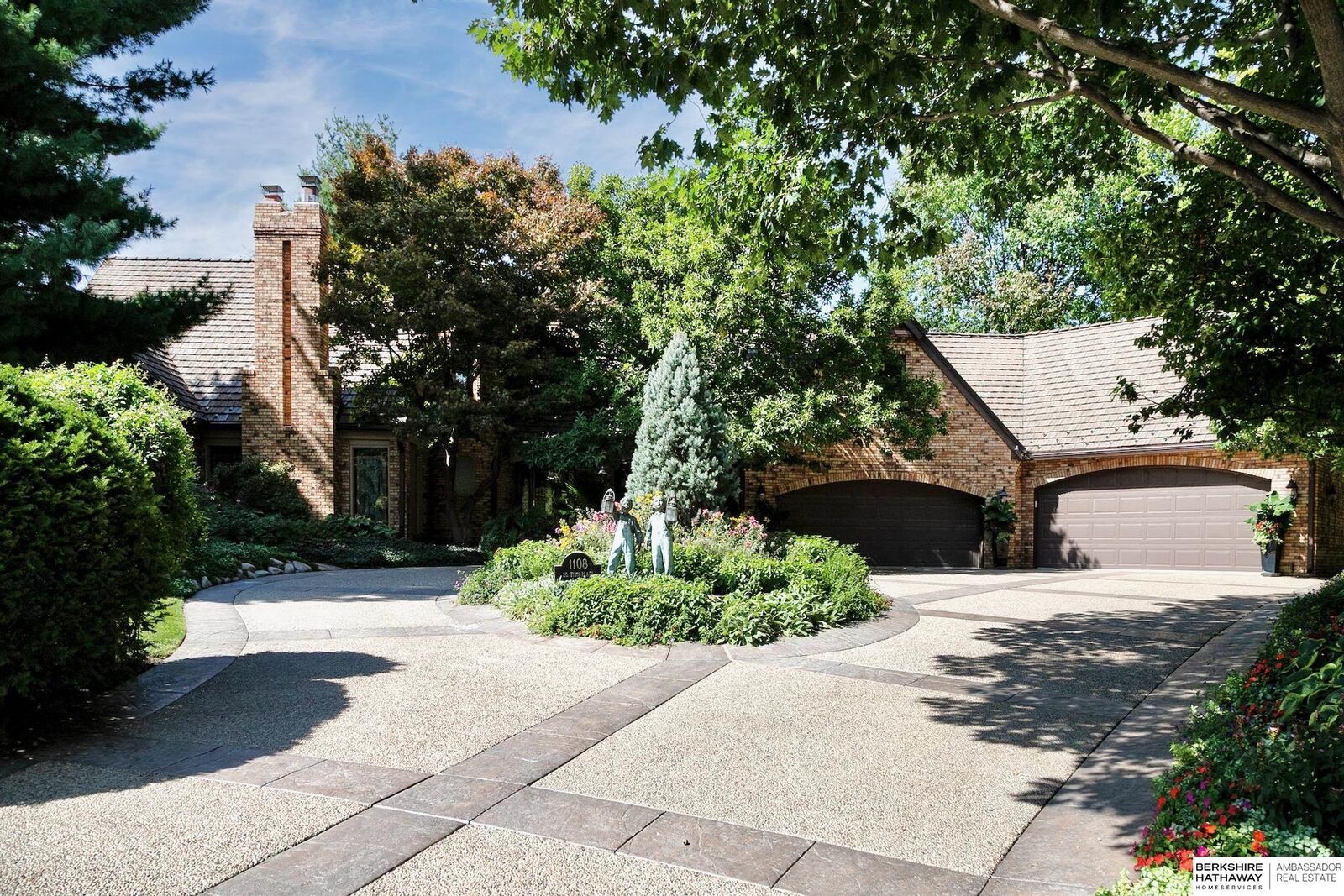 Property Photo:  1108 S 113th Plaza  NE 68144 