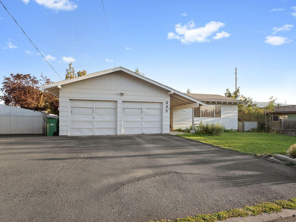 Property Photo:  332 Front Street  OR 97601 
