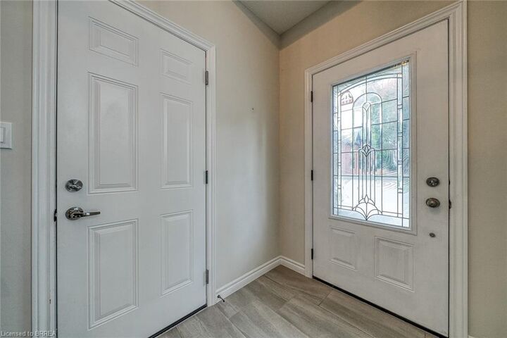 Photo de la propriété:  211 Oxford Street  ON N5C 2V8 