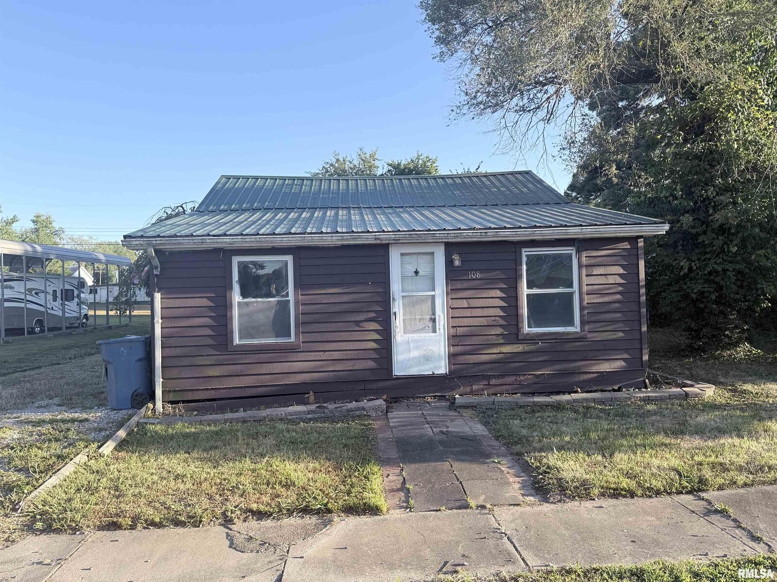 Property Photo: 108 W Benedict Street IL 62891