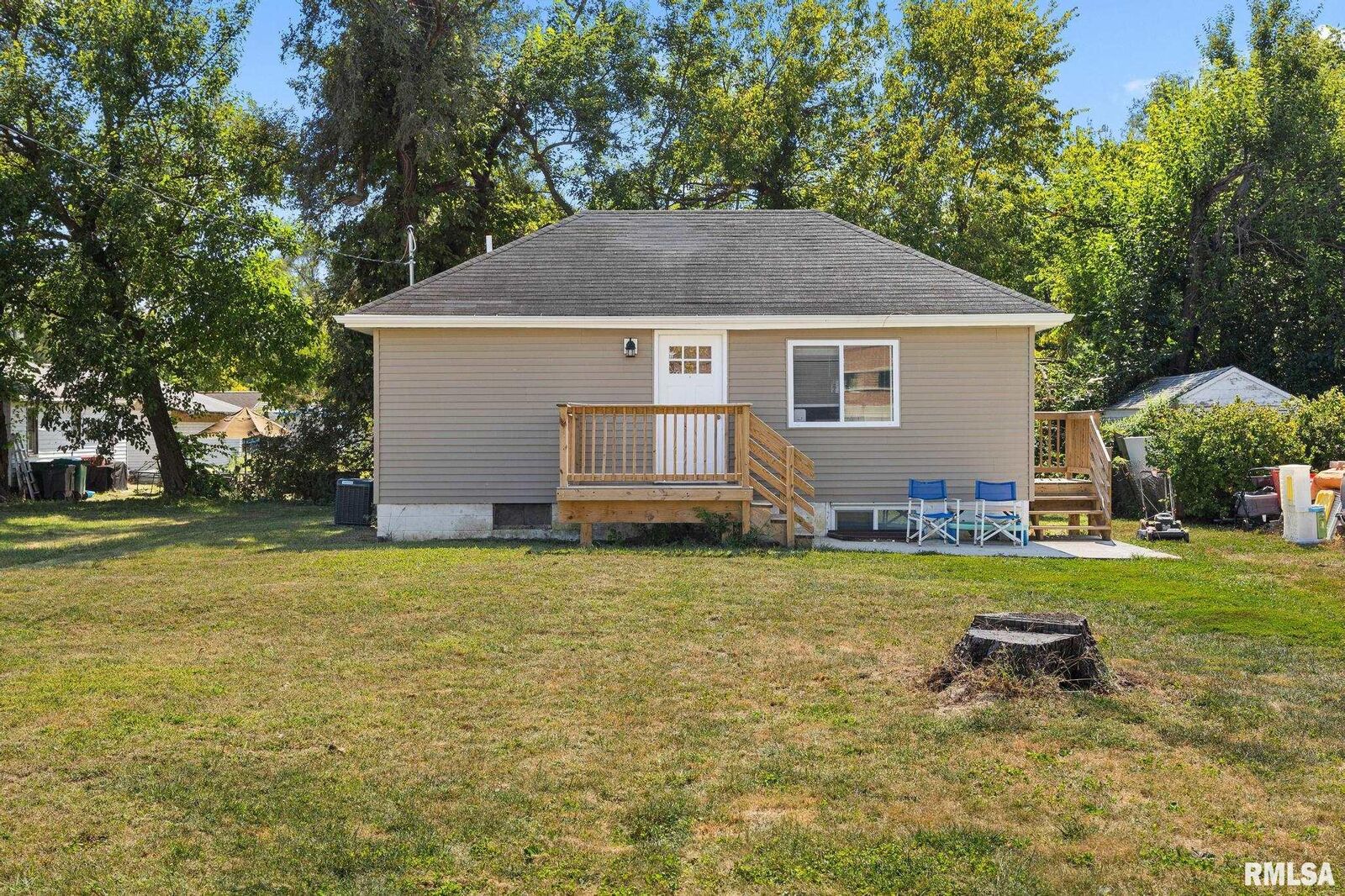 Property Photo:  415 Edmund Street  IL 61611 