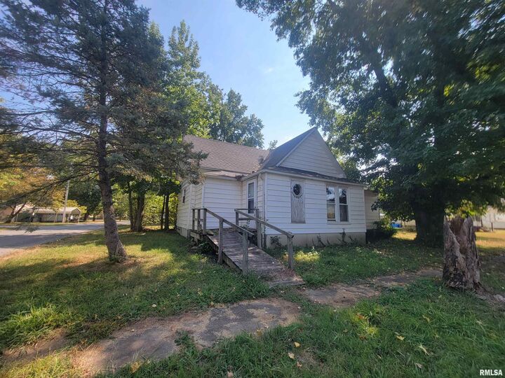 Property Photo: 600 S 25th Street IL 62948