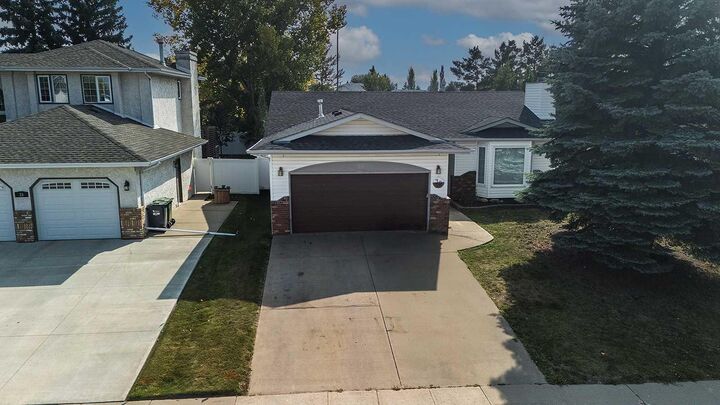 39 Denison Crescent  Red Deer AB T4R 2E9 photo
