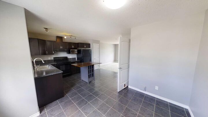 Property Photo: 9105 91 Street 129 AB T8X 0E6
