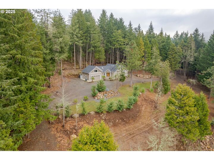 Property Photo: 84539 Bountiful Dr OR 97438