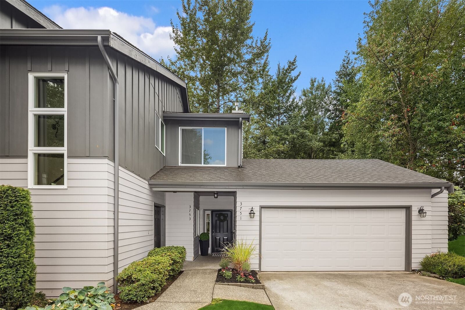 Property Photo: 3751 257th Avenue SE 5-2 WA 98029