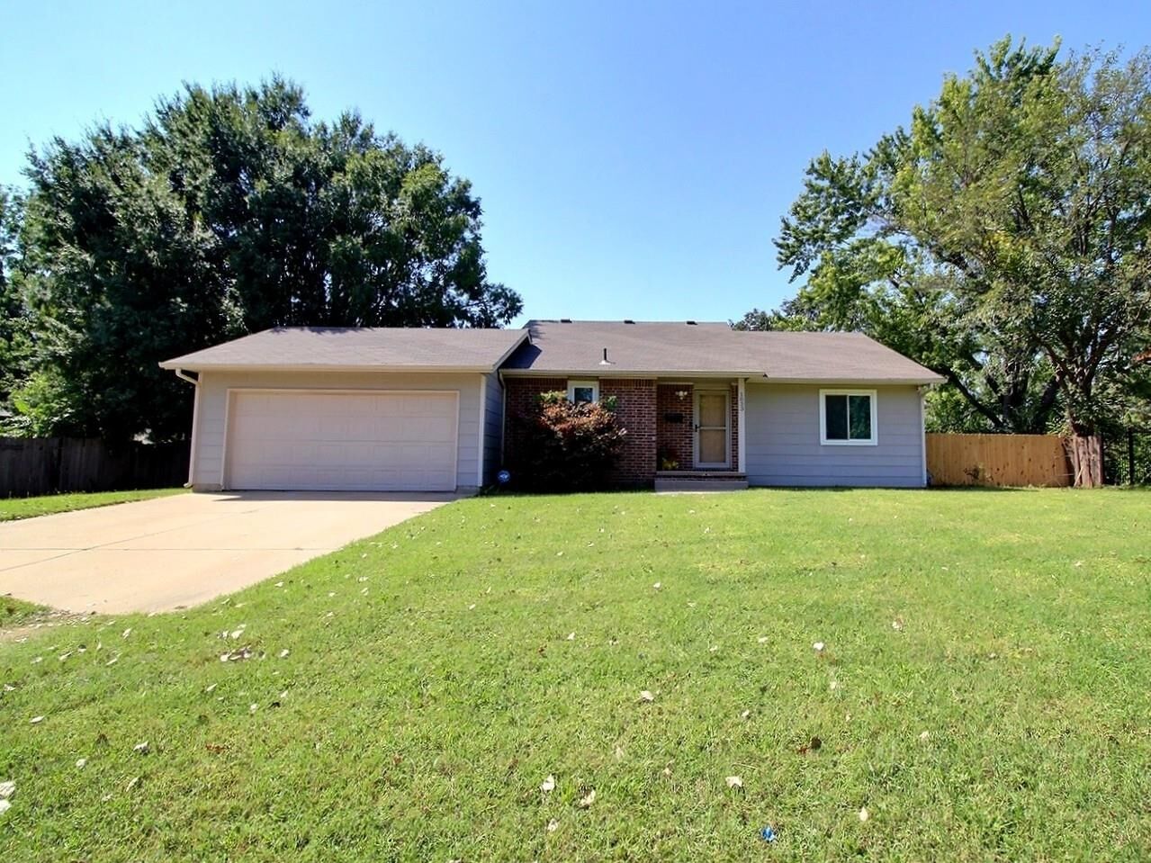Property Photo:  1033 S Doreen St  KS 67207 