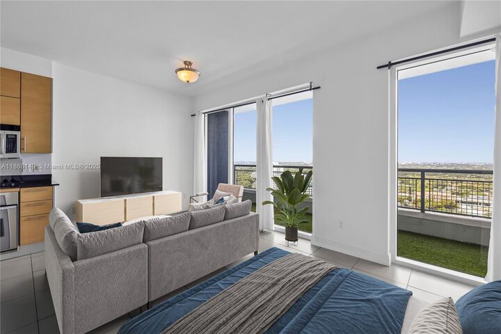 Property Photo:  60 SW 13th St 2119  FL 33130 