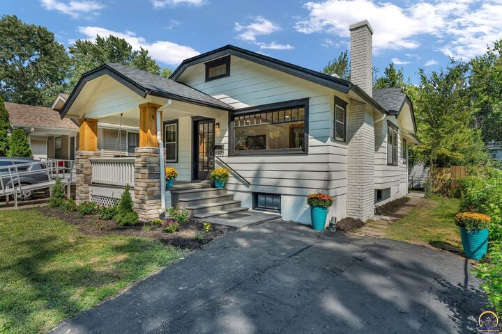Property Photo: 1222 SW Wayne Ave KS 66604