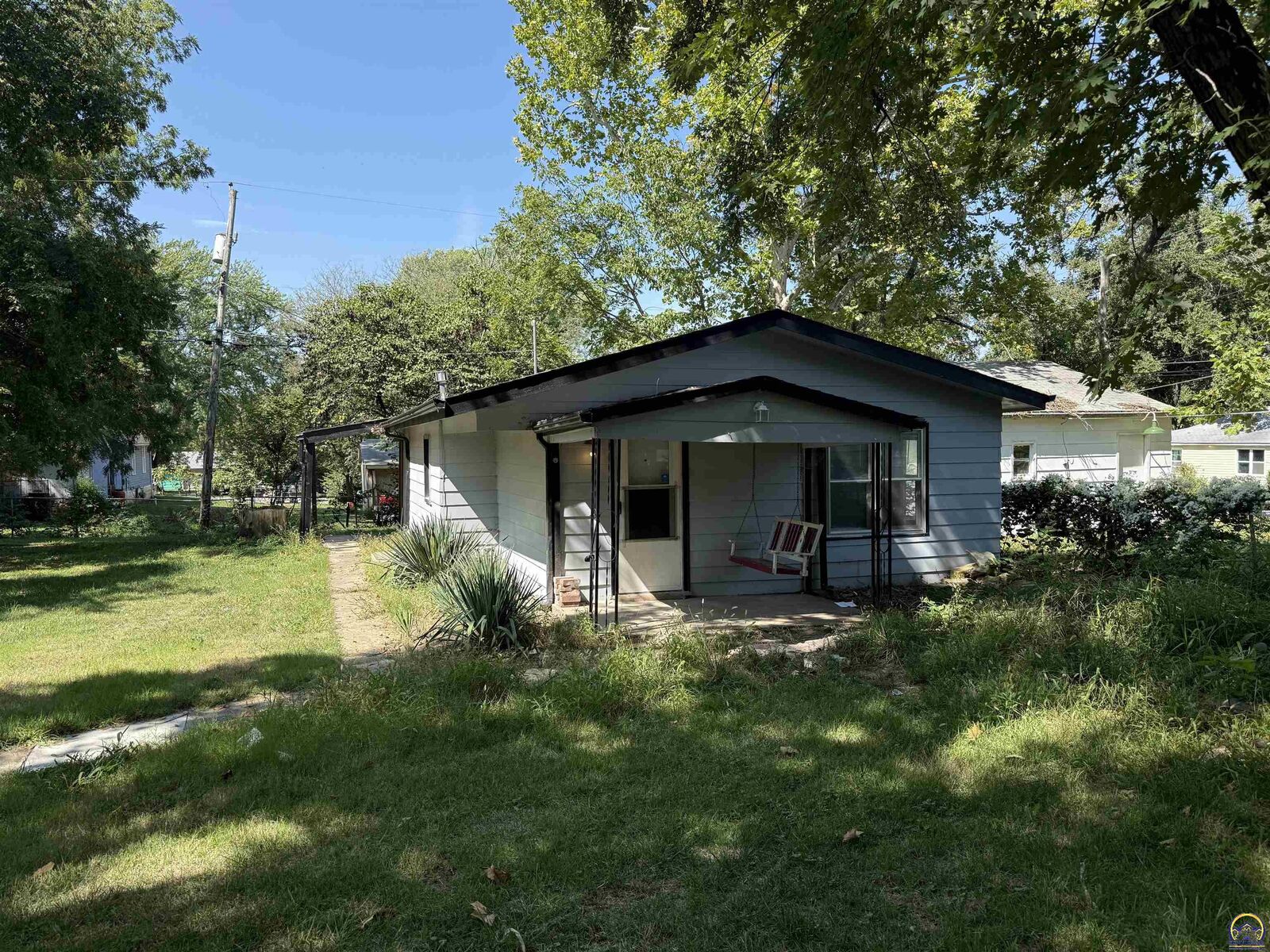 Property Photo:  505 SE Fairfax St  KS 66607 