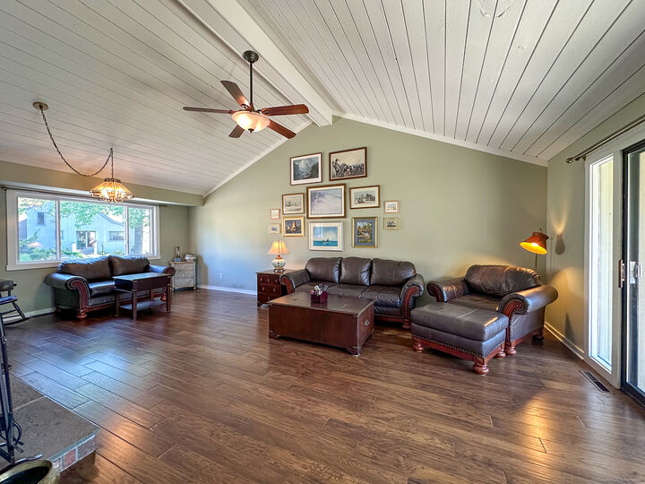 Property Photo:  133 Bannock Lane B  CT 06614 